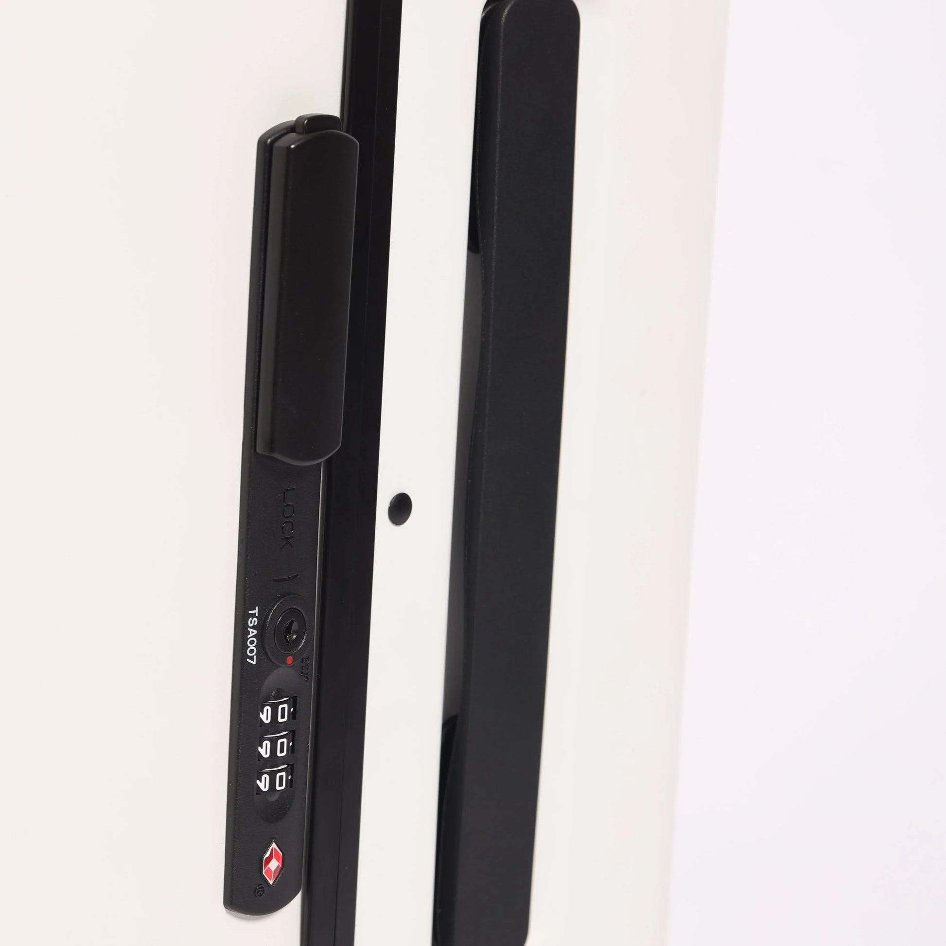 ｜TVで紹介｜ スマートアシスト スーツケース 軽量 充電可 TSAロック搭載 - MOOBOT株式会社